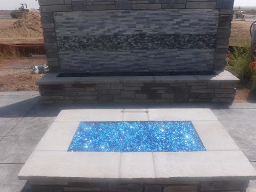 Natural-gas-firepit-with-glass-media