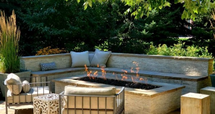 Outdoor_natural_gas_firepit