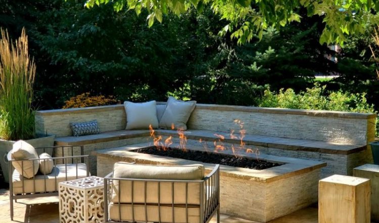 Outdoor_natural_gas_firepit